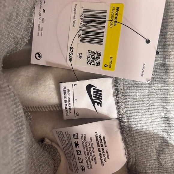 Small oversized Women’s Nike sweatpants - Picture 1 of 4